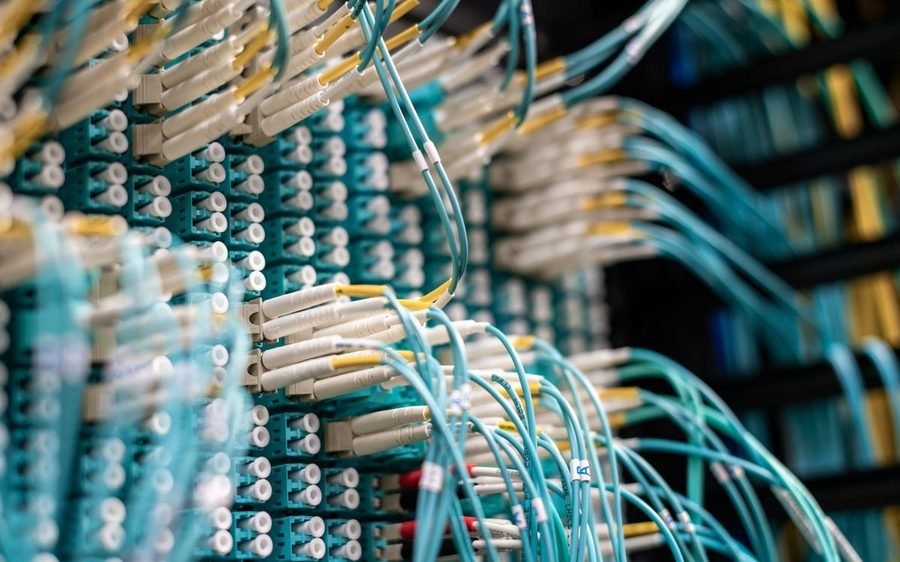 Network patch panel with structured cabling